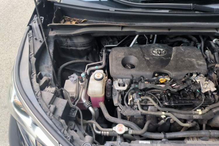 Used Toyota SIENNA 2021 2.5L Hybrid Premium Edition Engine Bay Right