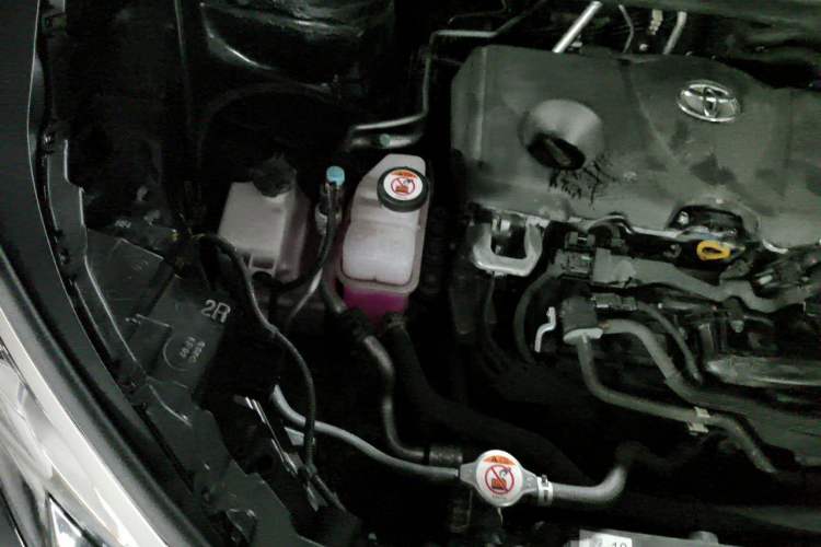 Used Toyota SIENNA 2021 2.5L Hybrid Ultimate Edition Engine Bay Right