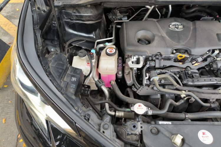 Used Toyota SIENNA 2021 2.5L Hybrid Platinum Edition Engine Bay Right