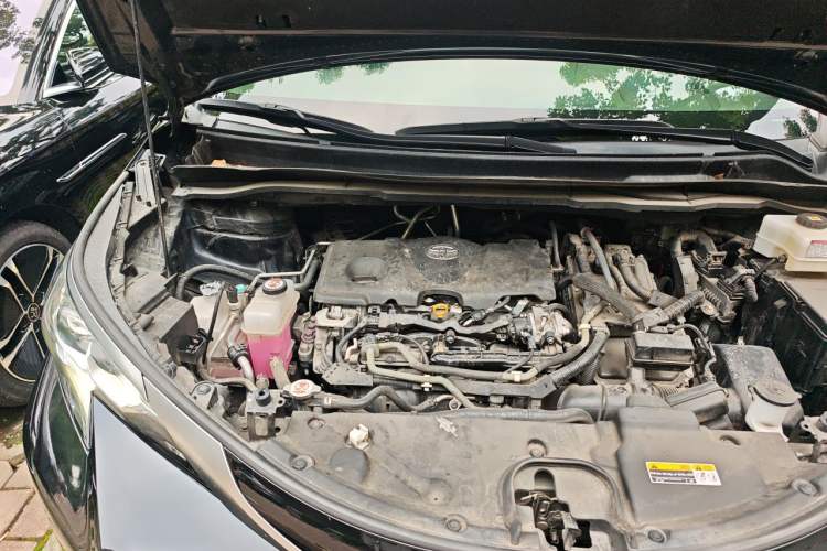 Used Toyota SIENNA 2021 2.5L Hybrid Platinum Edition Engine Bay Right