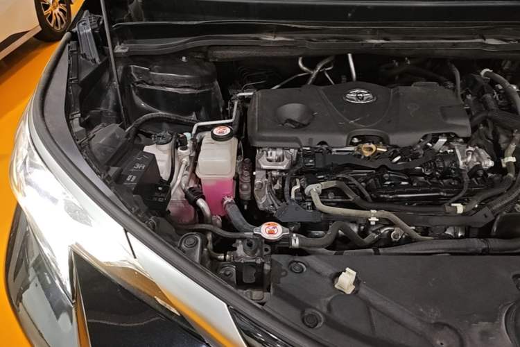 Used Toyota SIENNA 2021 2.5L Hybrid Platinum Edition Engine Bay Right