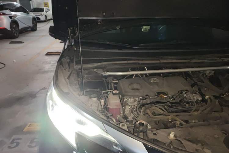 Used Toyota SIENNA 2021 2.5L Hybrid Luxury Edition Engine Bay Right