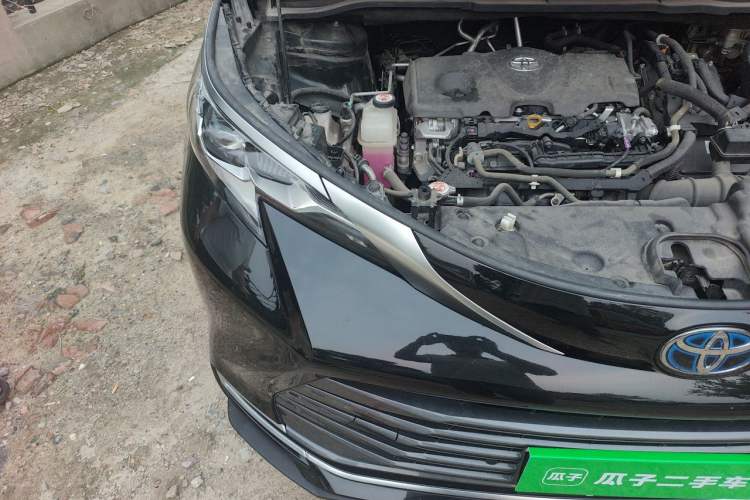 Used Toyota SIENNA 2021 2.5L Hybrid Premium Edition Engine Bay Right
