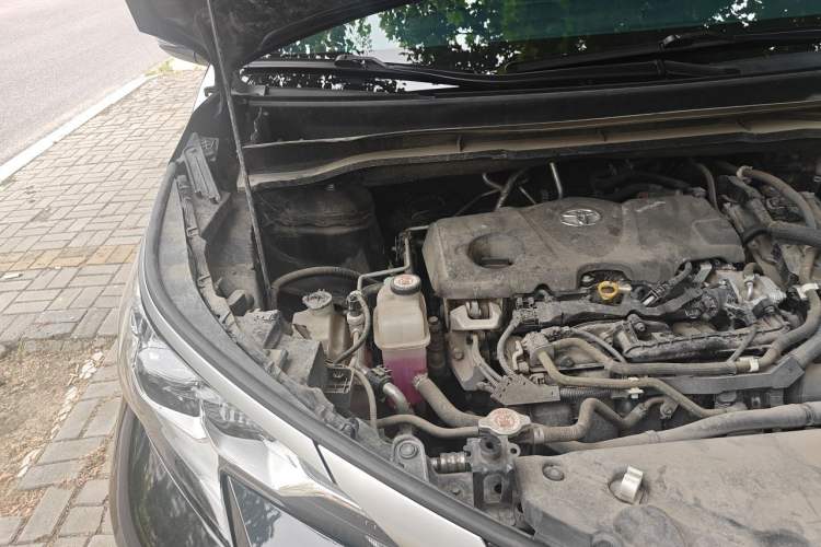 Used Toyota SIENNA 2021 2.5L Hybrid Premium Edition Engine Bay Right