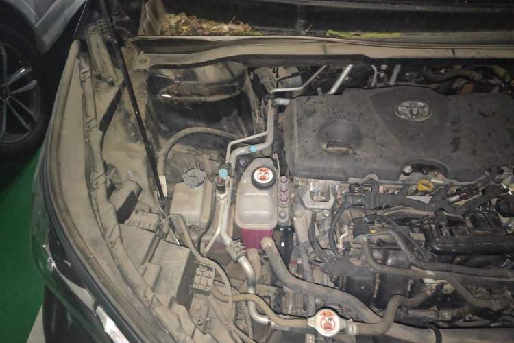 Used Toyota SIENNA 2021 2.5L Hybrid Premium Edition Engine Bay Right
