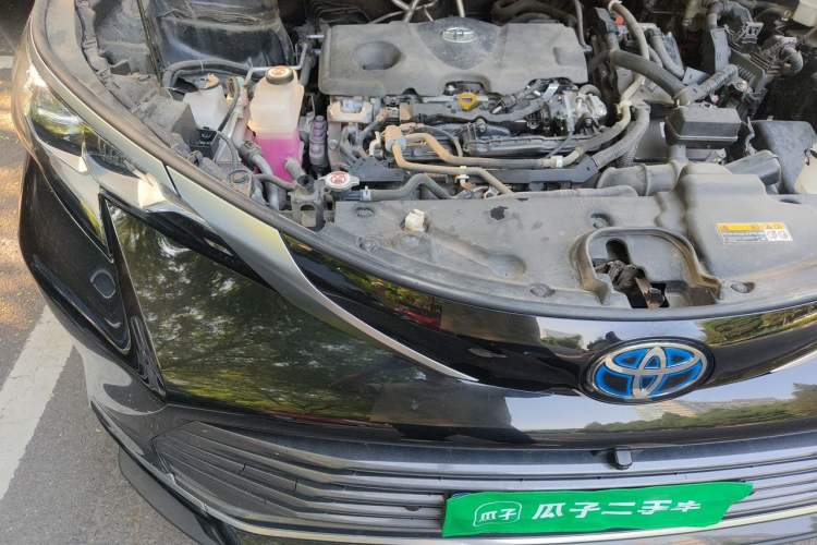 Used Toyota SIENNA 2021 2.5L Hybrid Luxury Edition Engine Bay Right