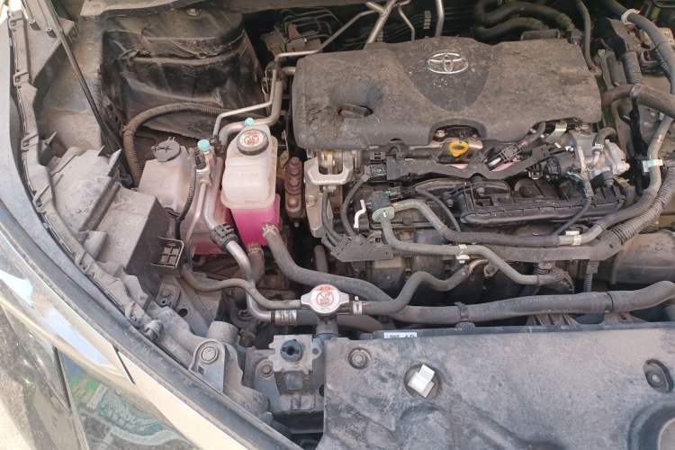 Used Toyota SIENNA 2021 2.5L Hybrid Platinum Edition Engine Bay Right