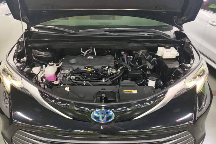 Used Toyota SIENNA 2021 2.5L Hybrid Ultimate Edition Engine Bay