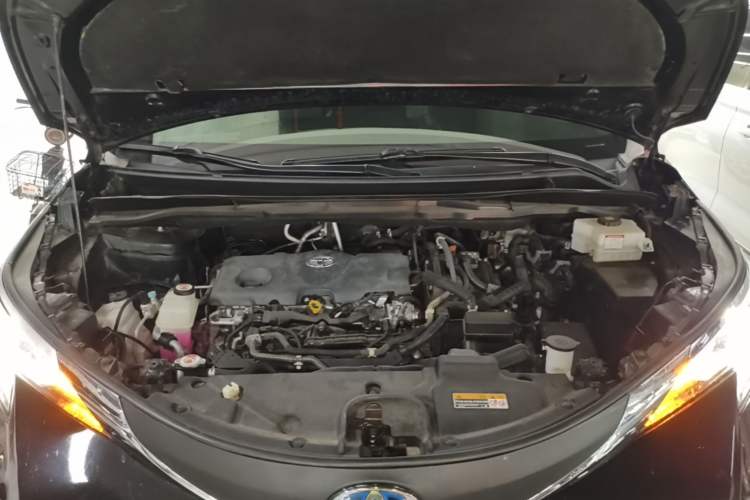 Used Toyota SIENNA 2021 2.5L Hybrid Comfort Edition Engine Bay