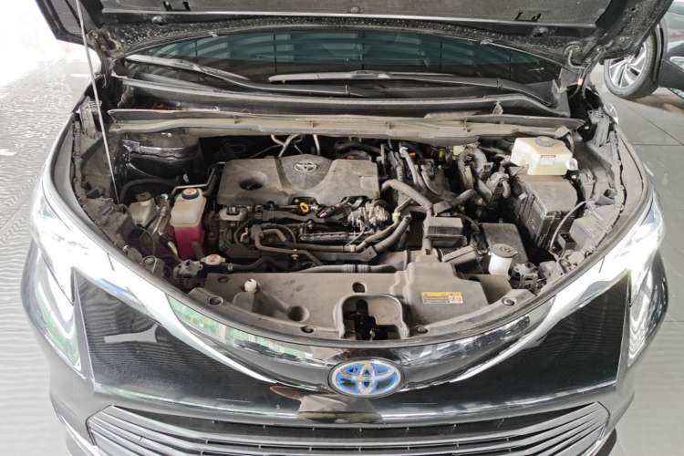 Used Toyota SIENNA 2021 2.5L Hybrid Luxury Edition Engine Bay