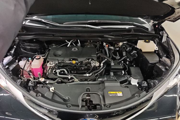 Used Toyota SIENNA 2021 2.5L Hybrid Platinum Edition Engine Bay