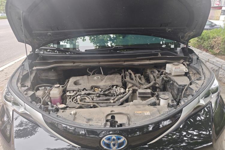 Used Toyota SIENNA 2021 2.5L Hybrid Premium Edition Engine Bay