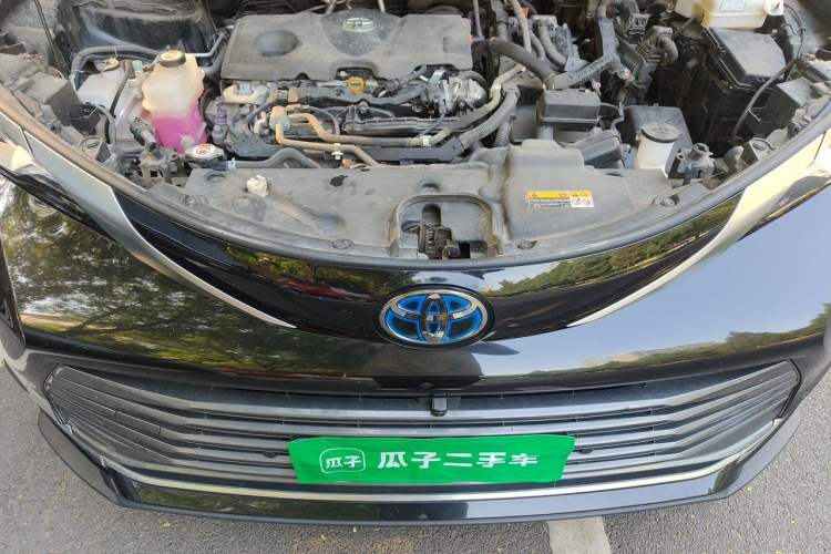 Used Toyota SIENNA 2021 2.5L Hybrid Luxury Edition Engine Bay