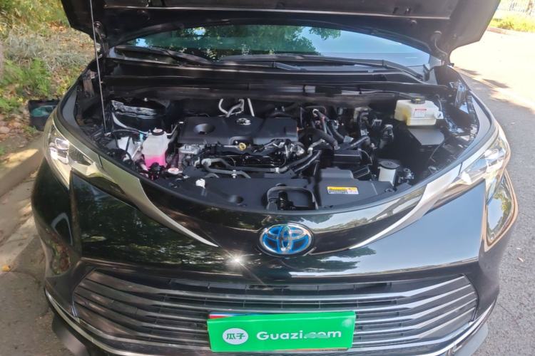 Used Toyota SIENNA 2021 2.5L Hybrid Premium Edition Engine Bay