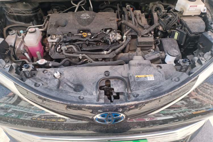 Used Toyota SIENNA 2021 2.5L Hybrid Platinum Edition Engine Bay