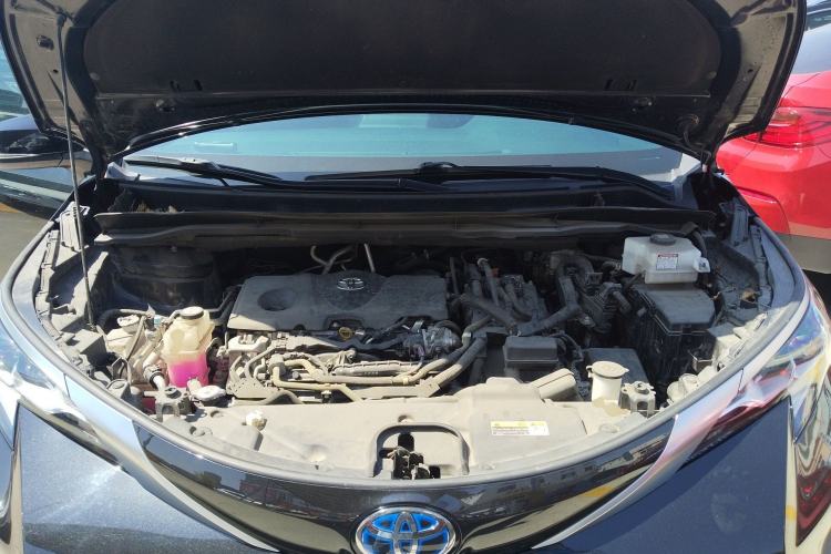 Used Toyota SIENNA 2021 2.5L Hybrid Premium Edition Engine Bay