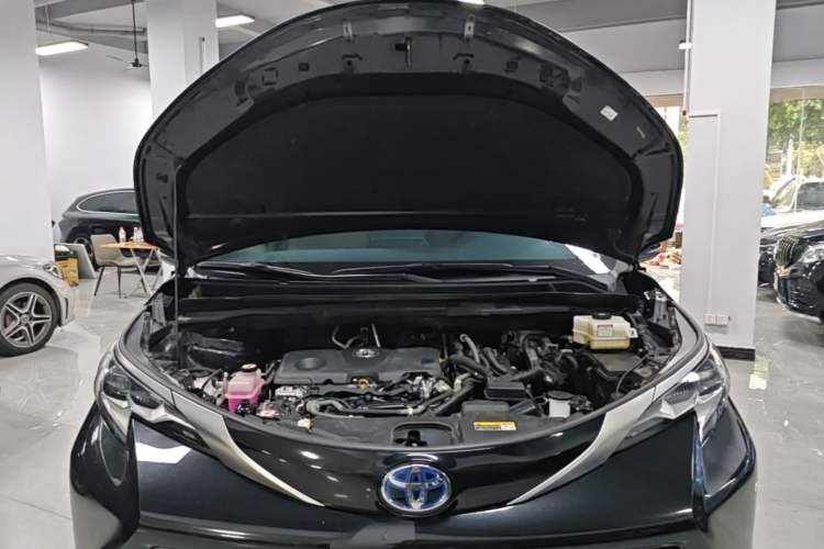 Used Toyota SIENNA 2021 2.5L Hybrid Luxury Edition Engine Bay