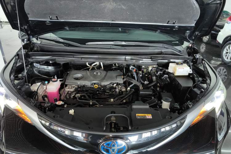 Used Toyota SIENNA 2021 2.5L Hybrid Premium Edition Engine Bay