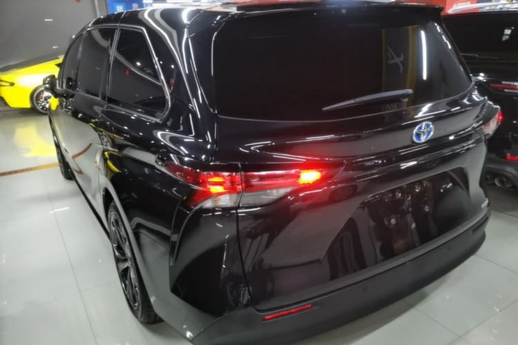 Used Toyota SIENNA 2021 2.5L Hybrid Premium Edition Exterior 2