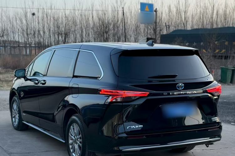 Used Toyota SIENNA 2021 2.5L Hybrid Premium Edition Exterior 2