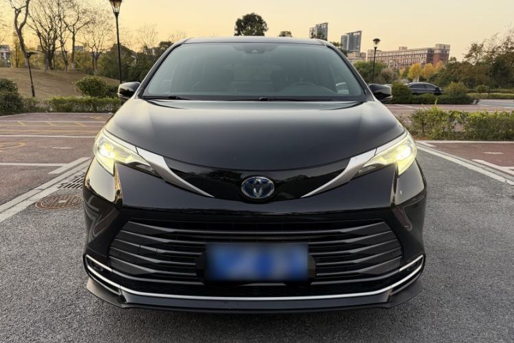 Used Toyota SIENNA 2021 2.5L Hybrid Premium Edition Exterior 2