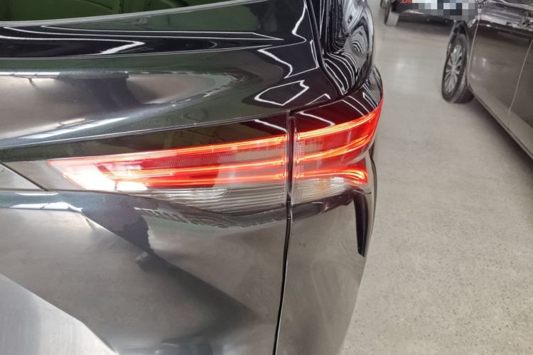 Used Toyota SIENNA 2021 2.5L Hybrid Ultimate Edition Exterior 2