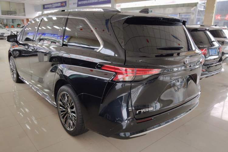 Used Toyota SIENNA 2021 2.5L Hybrid Premium Edition Exterior 2