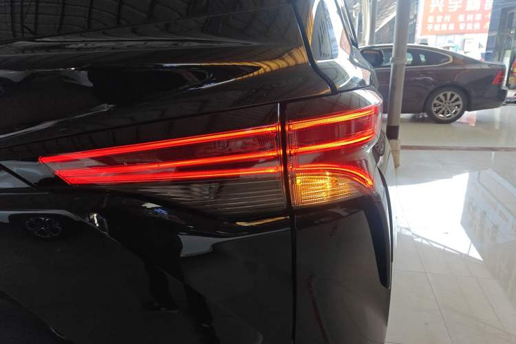 Used Toyota SIENNA 2021 2.5L Hybrid Ultimate Edition Exterior 3