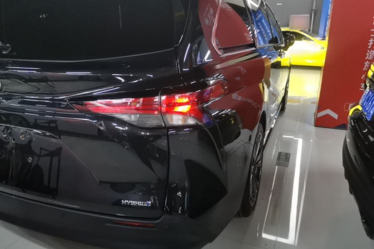 Used Toyota SIENNA 2021 2.5L Hybrid Premium Edition Exterior 3