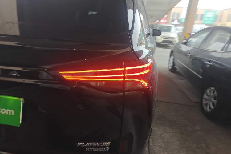 Used Toyota SIENNA 2021 2.5L Hybrid Platinum Edition Exterior 3
