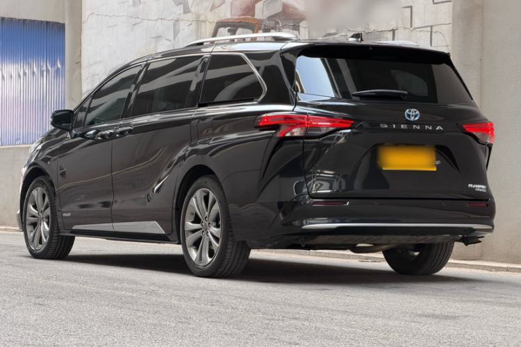 Used Toyota SIENNA 2021 2.5L Hybrid Platinum Edition Exterior 3