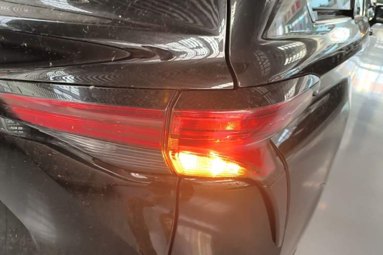 Used Toyota SIENNA 2021 2.5L Hybrid Luxury Edition Exterior 3