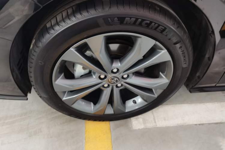 Used Toyota SIENNA 2021 2.5L Hybrid Premium Edition Exterior 4