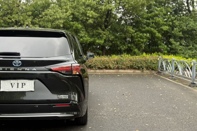 Used Toyota SIENNA 2021 2.5L Hybrid Premium Edition Exterior 8