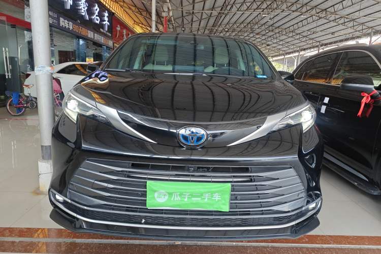 Used Toyota SIENNA 2021 2.5L Hybrid Ultimate Edition Front
