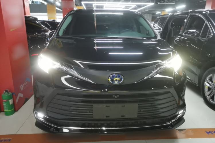 Used Toyota SIENNA 2021 2.5L Hybrid Premium Edition Front
