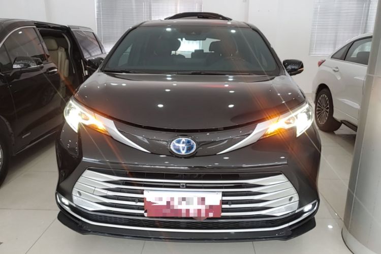 Used Toyota SIENNA 2021 2.5L Hybrid Platinum Edition Front