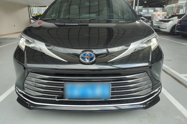 Used Toyota SIENNA 2021 2.5L Hybrid Luxury Edition Front
