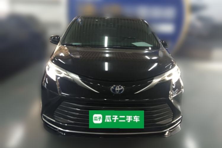 Used Toyota SIENNA 2021 2.5L Hybrid Premium Edition Front