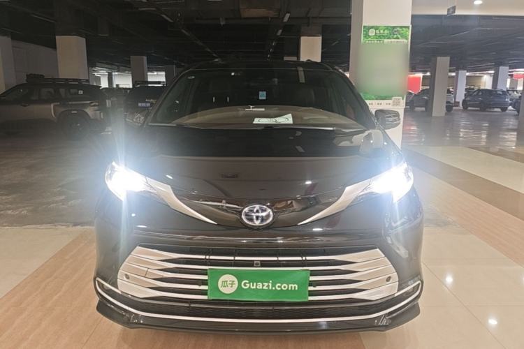 Used Toyota SIENNA 2021 2.5L Hybrid Platinum Edition Front