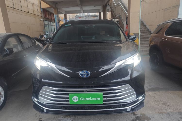 Used Toyota SIENNA 2021 2.5L Hybrid Platinum Edition Front
