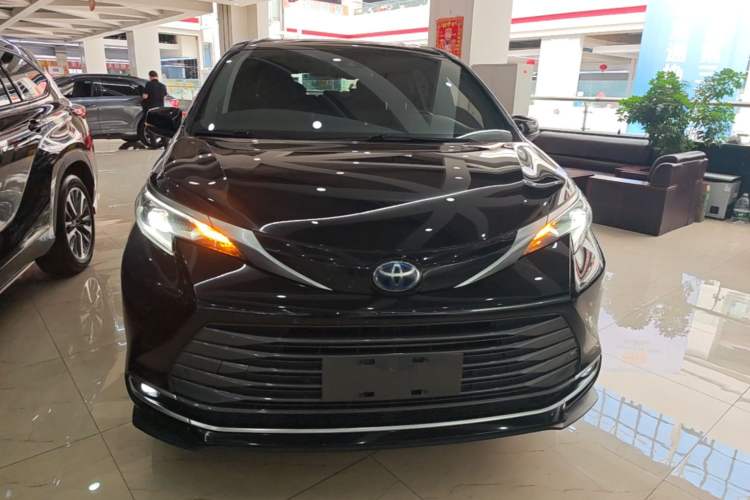 Used Toyota SIENNA 2021 2.5L Hybrid Premium Edition Front