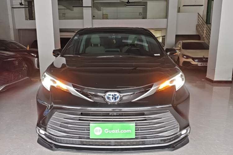 Used Toyota SIENNA 2021 2.5L Hybrid Luxury Edition Front