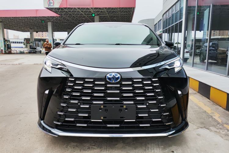 Used Toyota SIENNA 2021 2.5L Hybrid Premium Edition Front