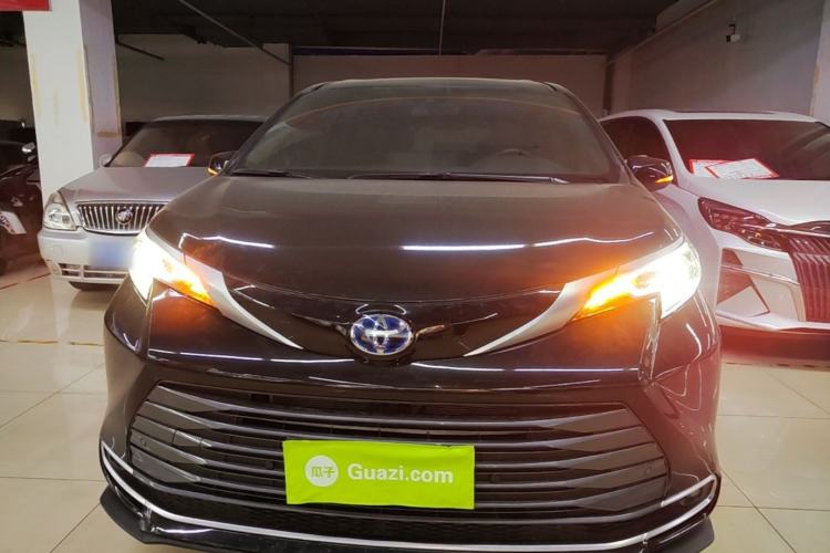 Used Toyota SIENNA 2021 2.5L Hybrid Premium Edition Front