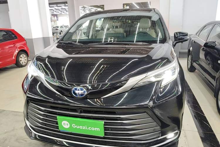 Used Toyota SIENNA 2021 2.5L Hybrid Premium Edition Front