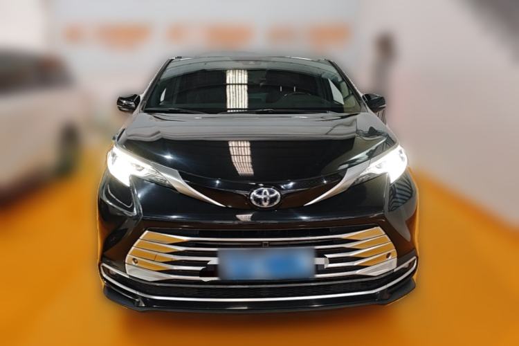 Used Toyota SIENNA 2021 2.5L Hybrid Platinum Edition Front