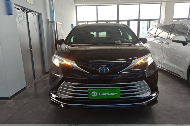 Used Toyota SIENNA 2021 2.5L Hybrid Platinum Edition Front
