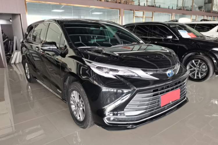 Used Toyota SIENNA 2021 2.5L Hybrid Premium Edition Front Right 45 Deg