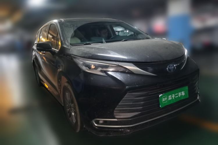 Used Toyota SIENNA 2021 2.5L Hybrid Premium Edition Front Right 45 Deg